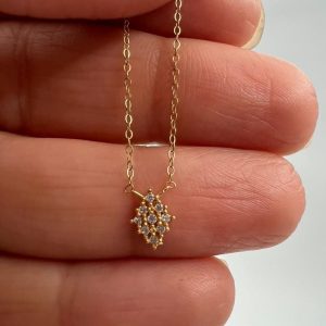 گردنبند لوزی نگین دار